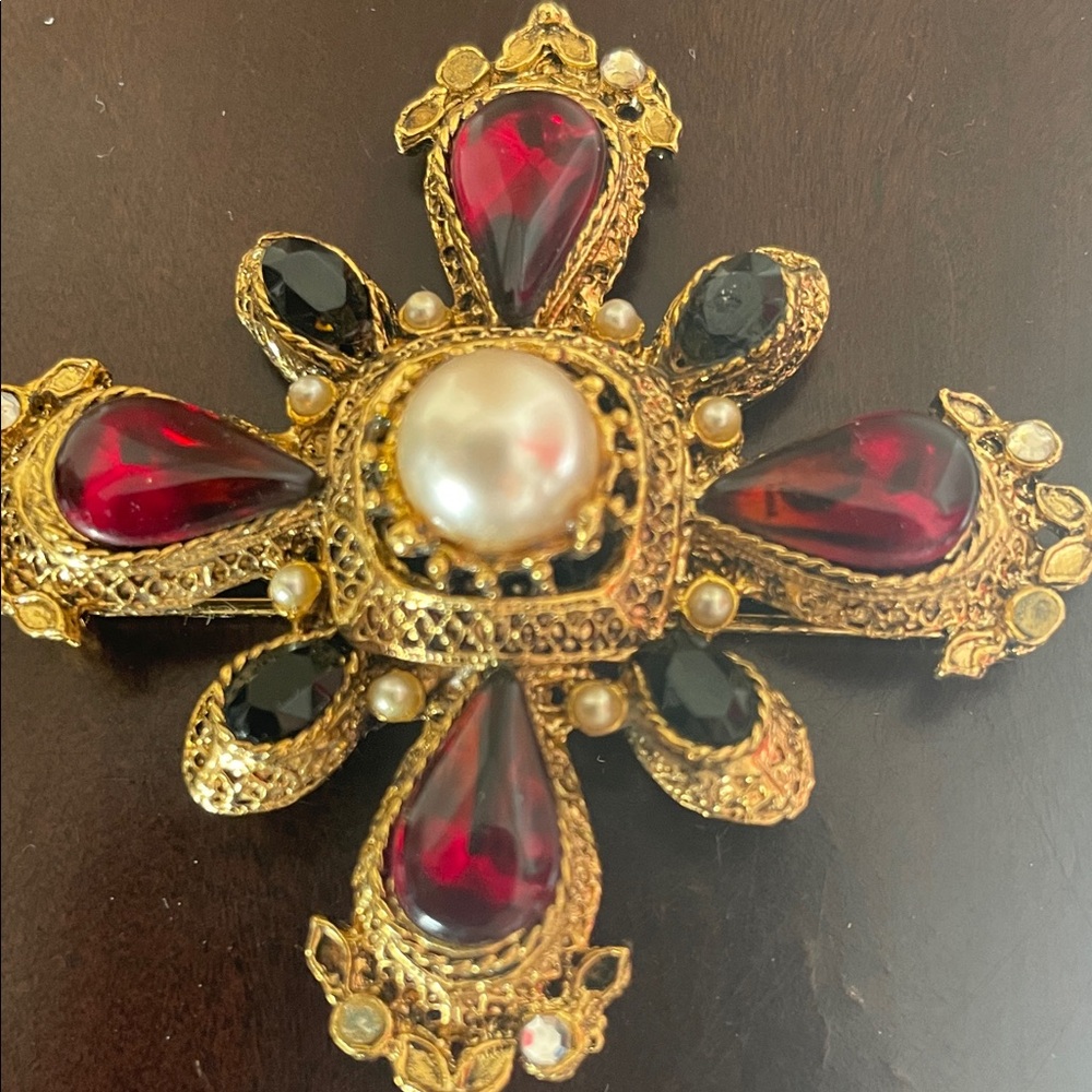Elegant Gold and Red Brooch with Pearl Center - Picture 3 of 4